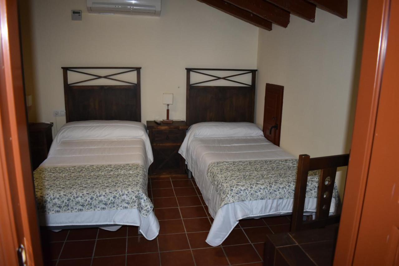 Hotel Rural El Refugio De Los Templarios Cabeza del Buey Bagian luar foto